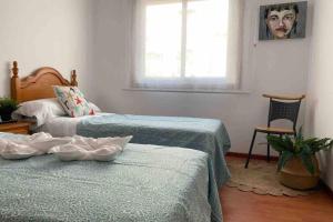 Łóżko lub łóżka w pokoju w obiekcie apartamento plaza del parque