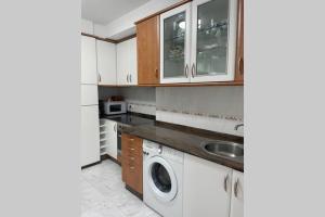 Kuchnia lub aneks kuchenny w obiekcie apartamento plaza del parque