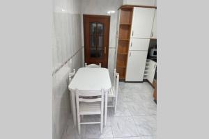 Kuchnia lub aneks kuchenny w obiekcie apartamento plaza del parque