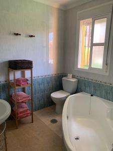 Kúpeľňa v ubytovaní Chiclana casa maría + 27 fotografií