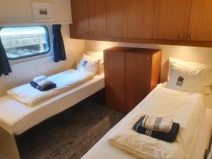 Gallery image of Hotelboat Iris in Amsterdam