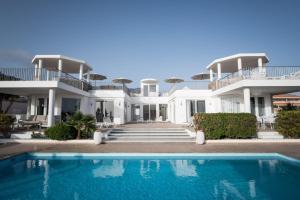 Bazén v ubytovaní Villa Boutique Tenerife alebo v jeho blízkosti