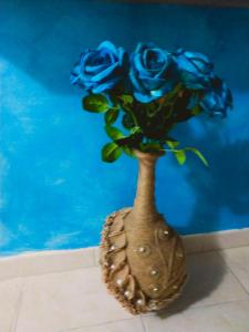 a vase with blue roses in it at Casa Mediterranea in Pachino