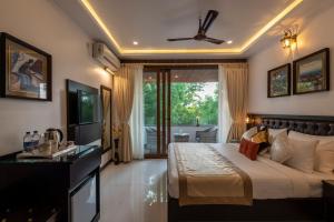 a bedroom with a large bed and a window at Salcete Beach Resort in Colva