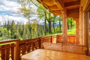 Balkón alebo terasa v ubytovaní Domek Góralski Modrzewiowa Weranda