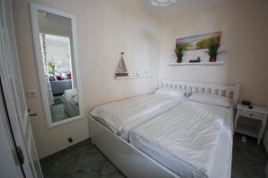 En eller flere senge i et værelse på Oland Whg 1 Wattläufer