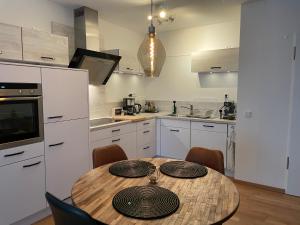 Afbeelding uit fotogalerij van Emerald Green Apartment in Offenbach