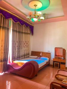 Ein Bett oder Betten in einem Zimmer der Unterkunft Khách Sạn Cương Thảo