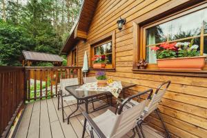 Patio nebo venkovní prostory v ubytování SOVIA WELLNESS CHATA s jacuzzi kaďou a saunou, Čingov
