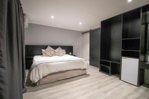 Postelja oz. postelje v sobi nastanitve BON Hotel Rustenburg