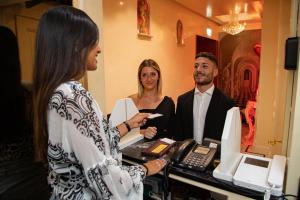 Hostia v ubytovaní Erossuite GuestHouse