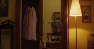 a room with a dresser and a mirror at La Casa del Atrio in Querétaro