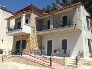 een groot huis met balkons en trappen erop bij Villa Agapi in Parga