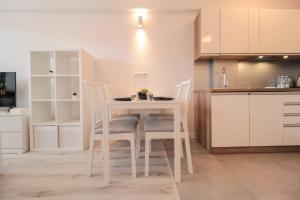 Kuchyňa alebo kuchynka v ubytovaní Apartamenty City Center - Zdrojowe