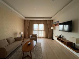 Televisyen dan/atau pusat hiburan di Alsahwa Hotel