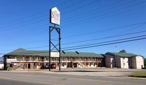 a sign for a hotel on the side of a street at Sunset Inn-Rolla in Rolla