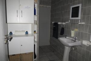 Kylpyhuone majoituspaikassa Lewens-Essens on C