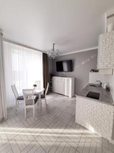 TV tai viihdekeskus majoituspaikassa Luxury Apartments Park Fontanov