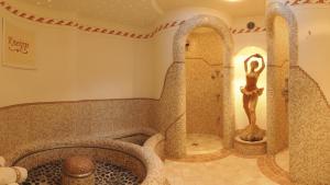 Ένα μπάνιο στο Garni Hotel Rosengarten B&B