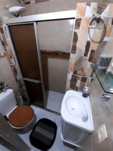 Koupelna v ubytování Ap 09-A 50 Metros da Praia Flats Mobiliados para 4 Pessoas + 11 fotografií