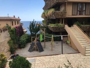 Vonkajšia záhrada v ubytovaní Lets Holidays Modern sea views apartment