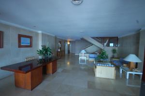 Posedenie v ubytovaní Lets Holidays Modern sea views apartment + 37 fotografií