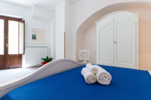 Łóżko lub łóżka w pokoju w obiekcie casa vacanza Rosy di Guida Rosy