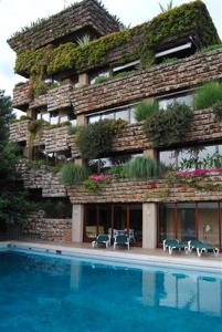 Bazén v ubytovaní Lets Holidays Modern sea views apartment alebo v jeho blízkosti