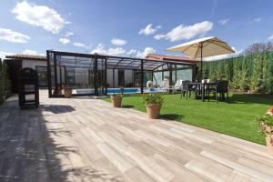 Bazén v ubytování Casa Rural La Costana de Barbadillo nebo v jeho okolí