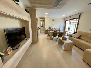 TV a/nebo společenská místnost v ubytování Casa Rural La Costana de Barbadillo