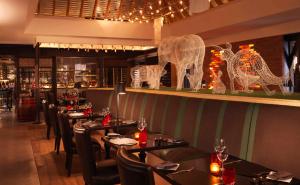 Restaurace v ubytování Anantara The Palm Dubai Resort