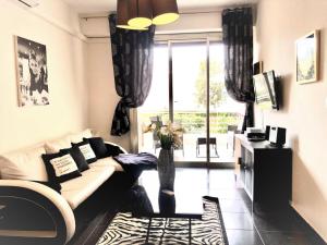 Gallery image of Cannes la Croisette, Baoli 4 beds, balcony,parking in Cannes