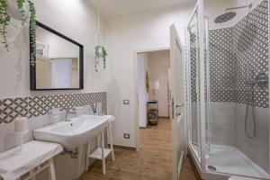Um banheiro em Via Macci, 59 - Florence Charming Apartments - Stylish apartments in a vibrant neighborhood with so comfortable beds!