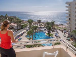 Bazén v ubytování Aparthotel Playa Dorada nebo v jeho okolí