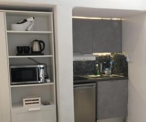 Köök või kööginurk majutusasutuses Ariana Eco Suites Adults Only