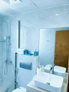 Kupatilo u objektu Luxury Casa - Diamond Apartments in Dubai Marina