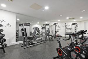 Phòng/tiện nghi tập thể dục tại Modern, City Centre, Studio Apartment with FREE WIFI, GYM ACCESS, NETFLIX - West One