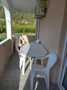 Balkón nebo terasa v ubytování MD Apartmani Canj + 1 fotografie