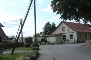 a street with a house and a pole in front at Ferienhaus Groß Dratow in Groß Dratow