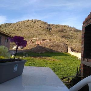 a view of a house with a mountain in the background at Balcón del Cerro in Sierra de la Ventana