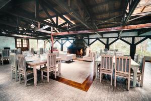 ห้องอาหารหรือที่รับประทานอาหารของ Hacienda Las Cuevas Terra Lodge
