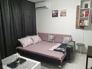 Posezení v ubytování New The Twins Varna Two-Bedroom, Apt 3 at 15 Tsani Ginchev Street, floor 2