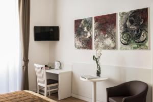 Una televisión o centro de entretenimiento en Suite Deal