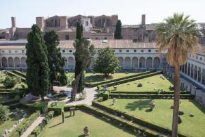 a view of the gardens of the palace of versailles at Suite Deal in Rome