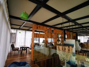 Zhangjiajie Rock language art hotel-Free pick up service餐厅或其他用餐的地方