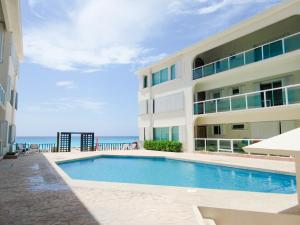 Der Swimmingpool an oder in der Nähe von Departamento sobre la playa Cancun