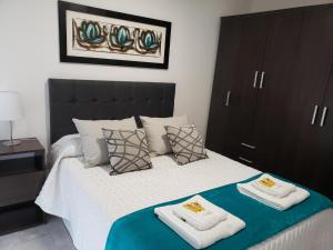 a bedroom with a bed with two towels on it at Costanera.VM in Villa María