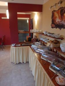 a restaurant with a table with food on it at Hotel Prox in Arnstadt