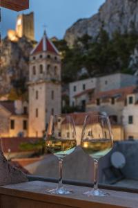 Fotografia z galérie ubytovania Charming stone apartment with jacuzzi in center of Omiš v Omise