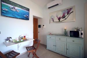 Μια τηλεόραση ή/και κέντρο ψυχαγωγίας στο Aquaemaris Apartment